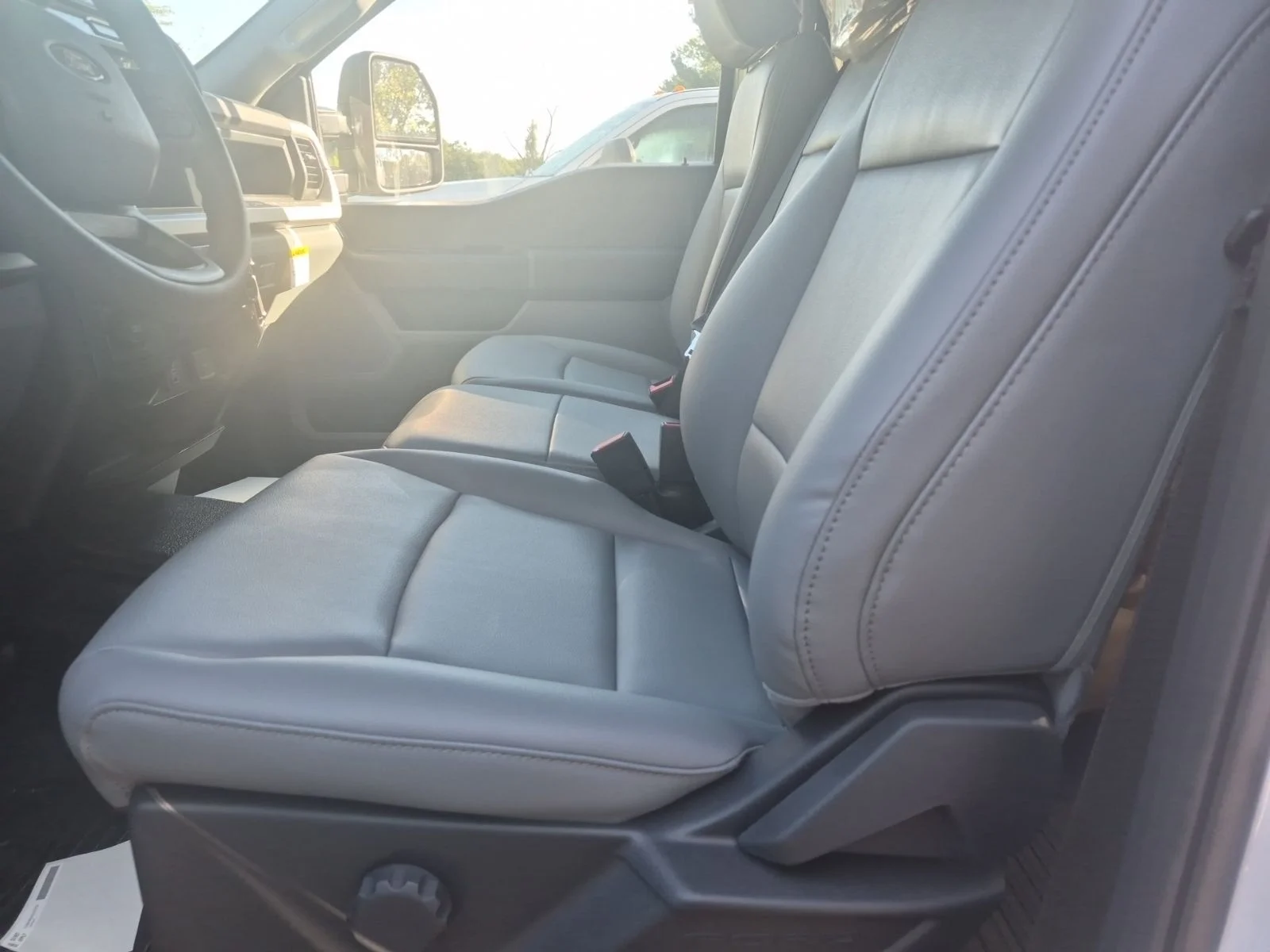 New 2027 Oxford White Ford XL image 19