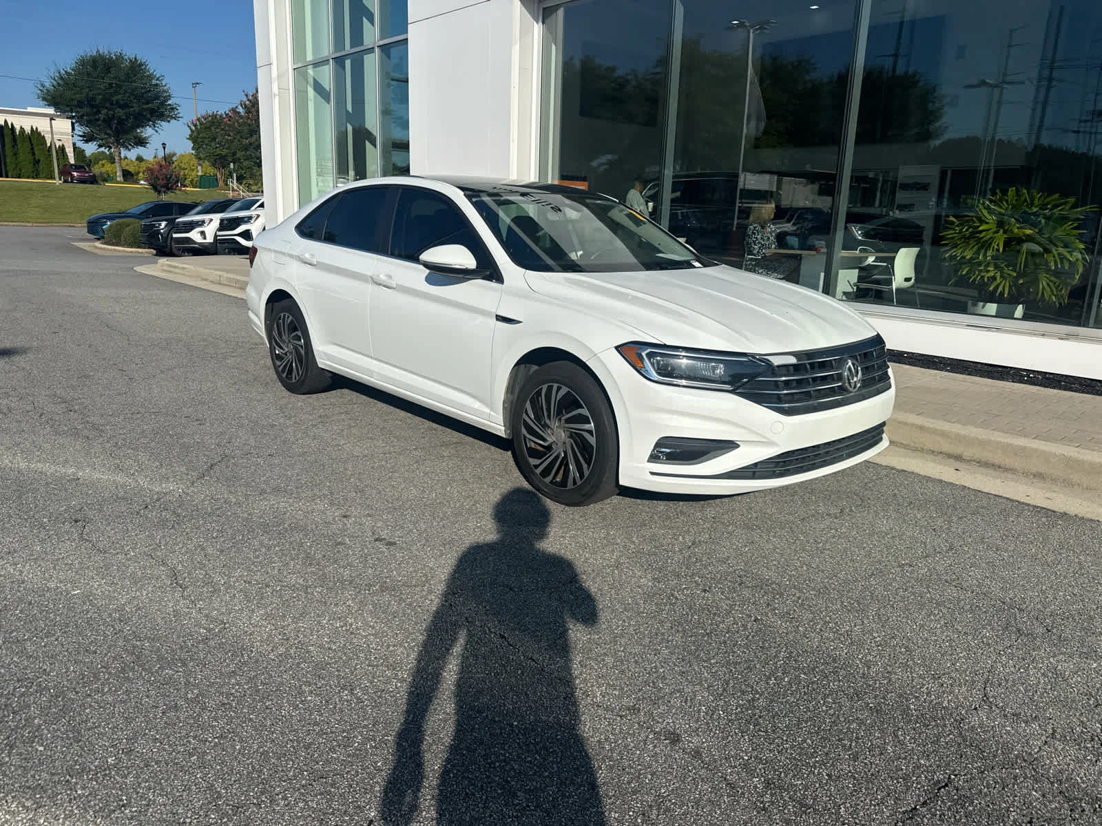 Used 2020 Pure White Volkswagen SEL Premium image 2