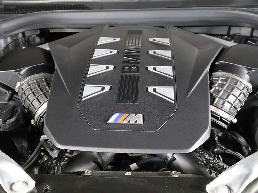 Used 2025 Green BMW M60i image 21