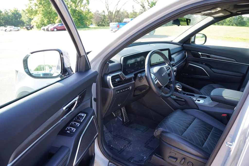 Used 2025 Wolf Gray Kia SX-Prestige X-Pro image 15