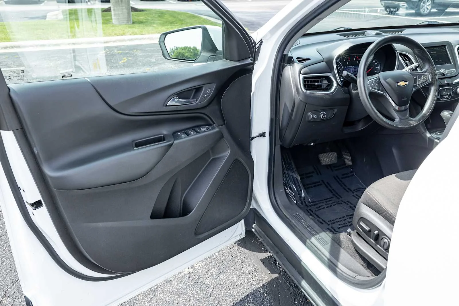 Used 2019 SUMMIT WHITE Chevrolet LT image 12