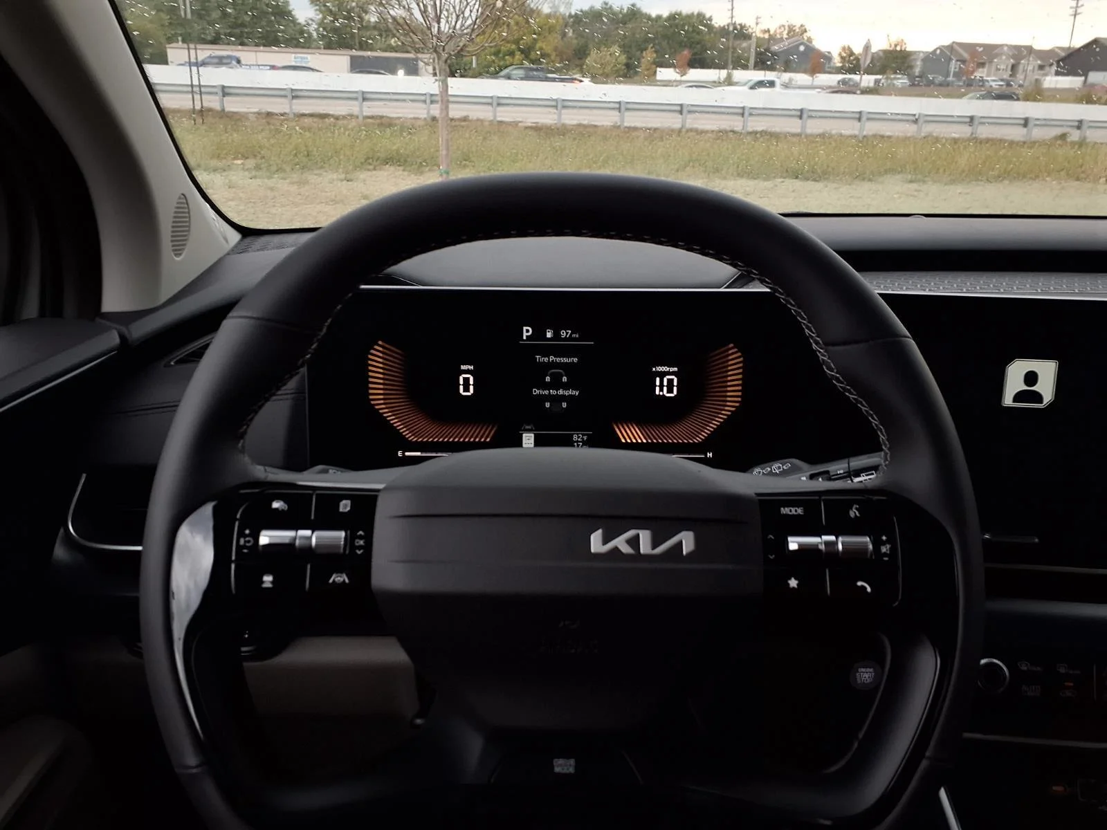 New 2027 Ceramic Silver Kia LXS image 5