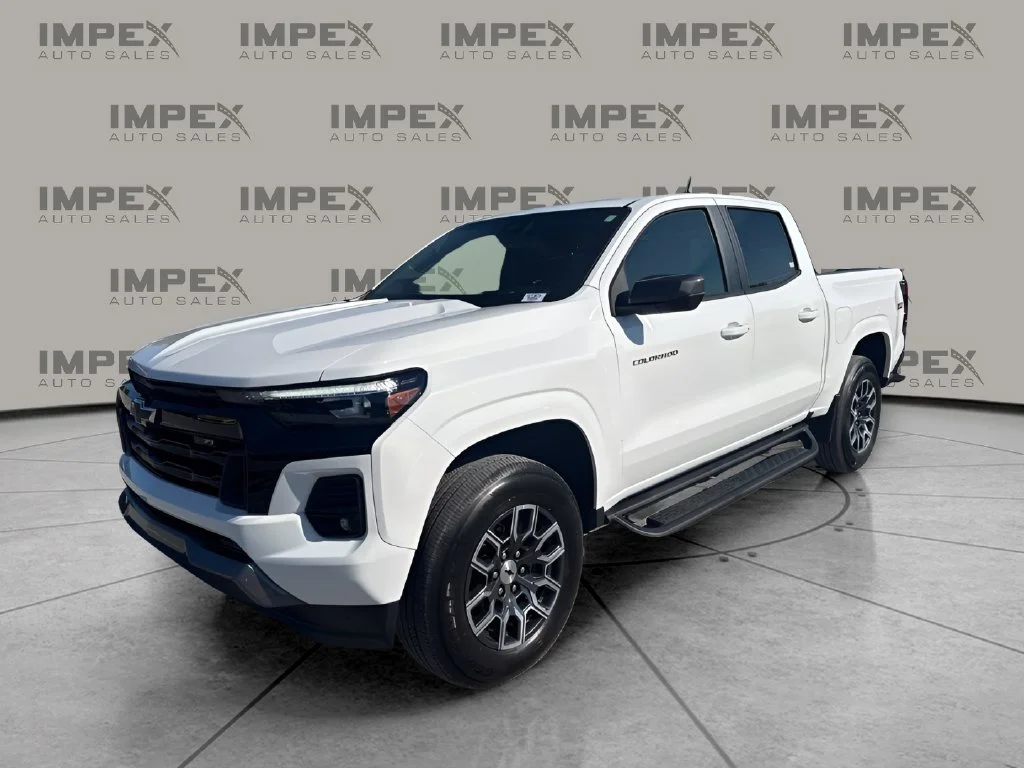 Used 2025 White Chevrolet Z71 image 1