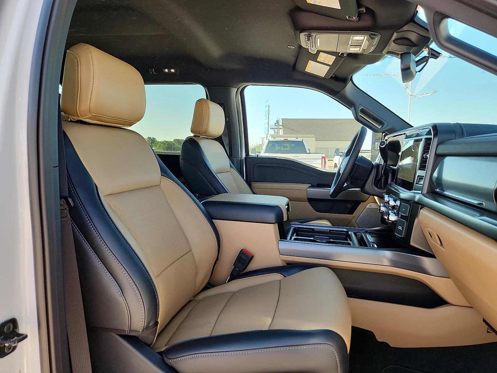New 2026 Oxford White Ford Lariat image 20