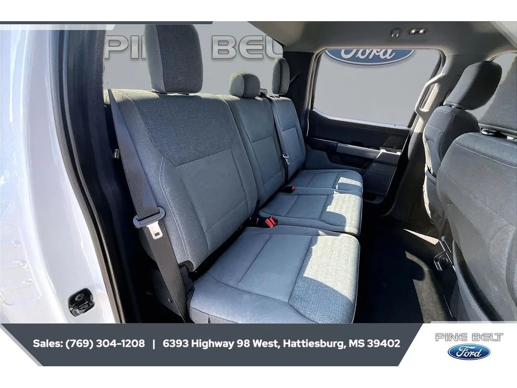 Used 2025 Oxford White Ford XLT image 21