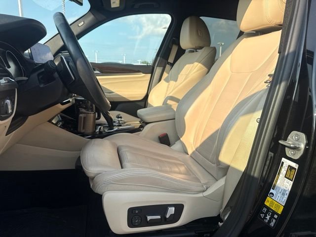 Used 2021 Black Sapphire Metallic BMW xDrive30i image 15
