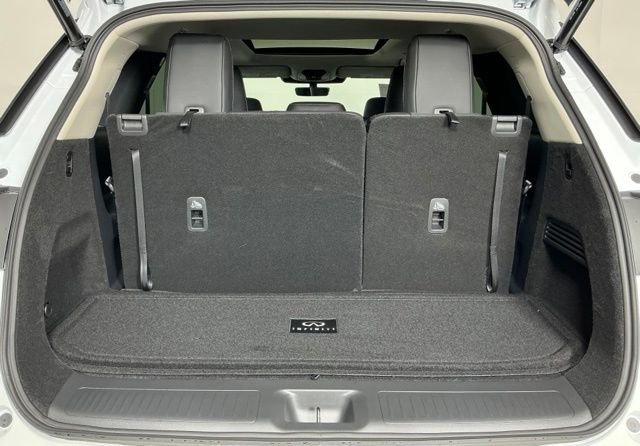 Certified Used 2027 White INFINITI LUXE image 23