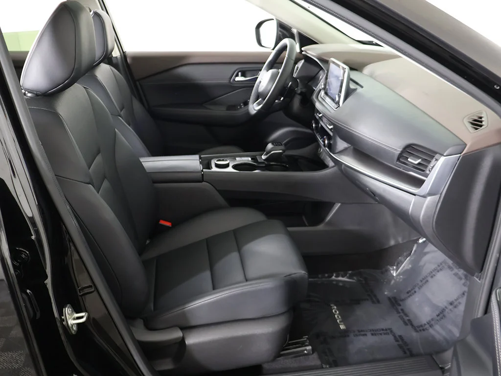 Used 2023 Black Nissan SV image 33