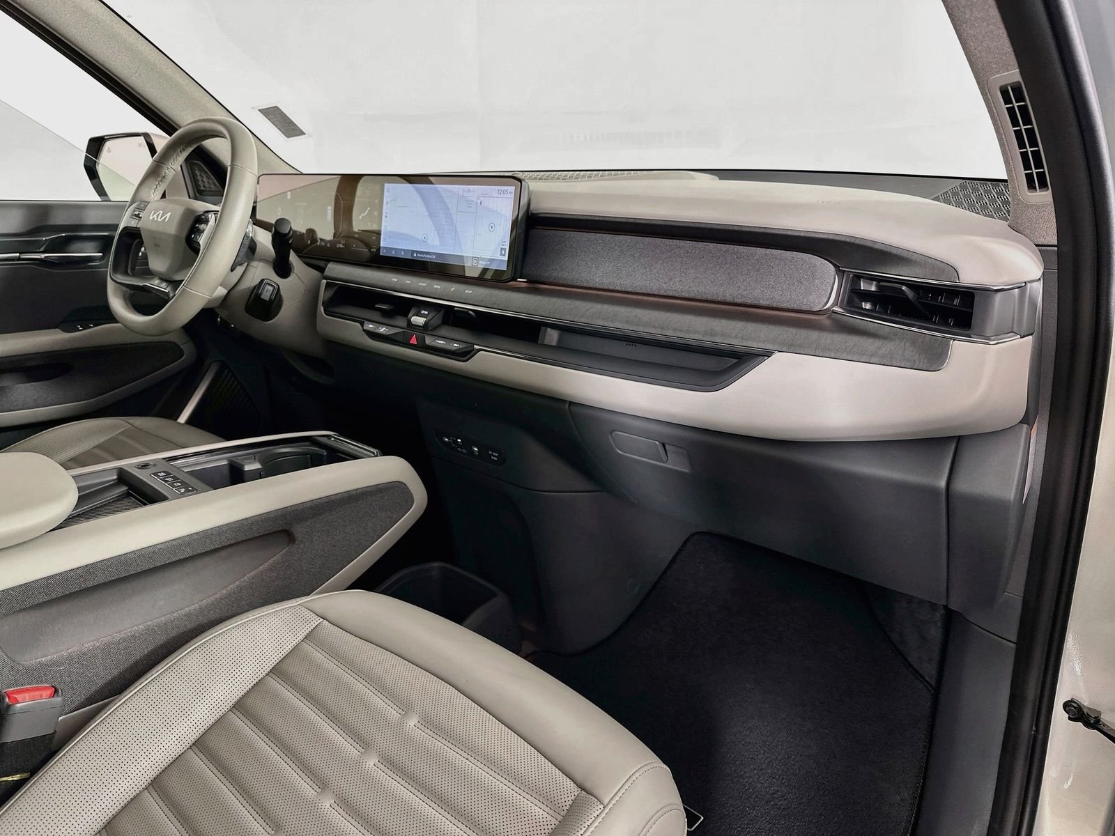 Used 2024 Ivory Silver Kia Land image 32