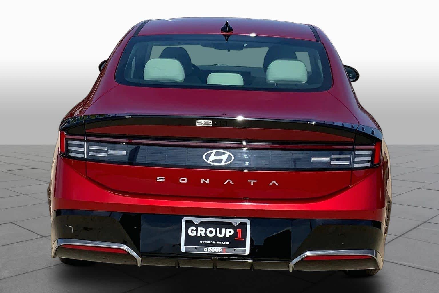 Used 2025 Ultimate red Hyundai SEL image 5