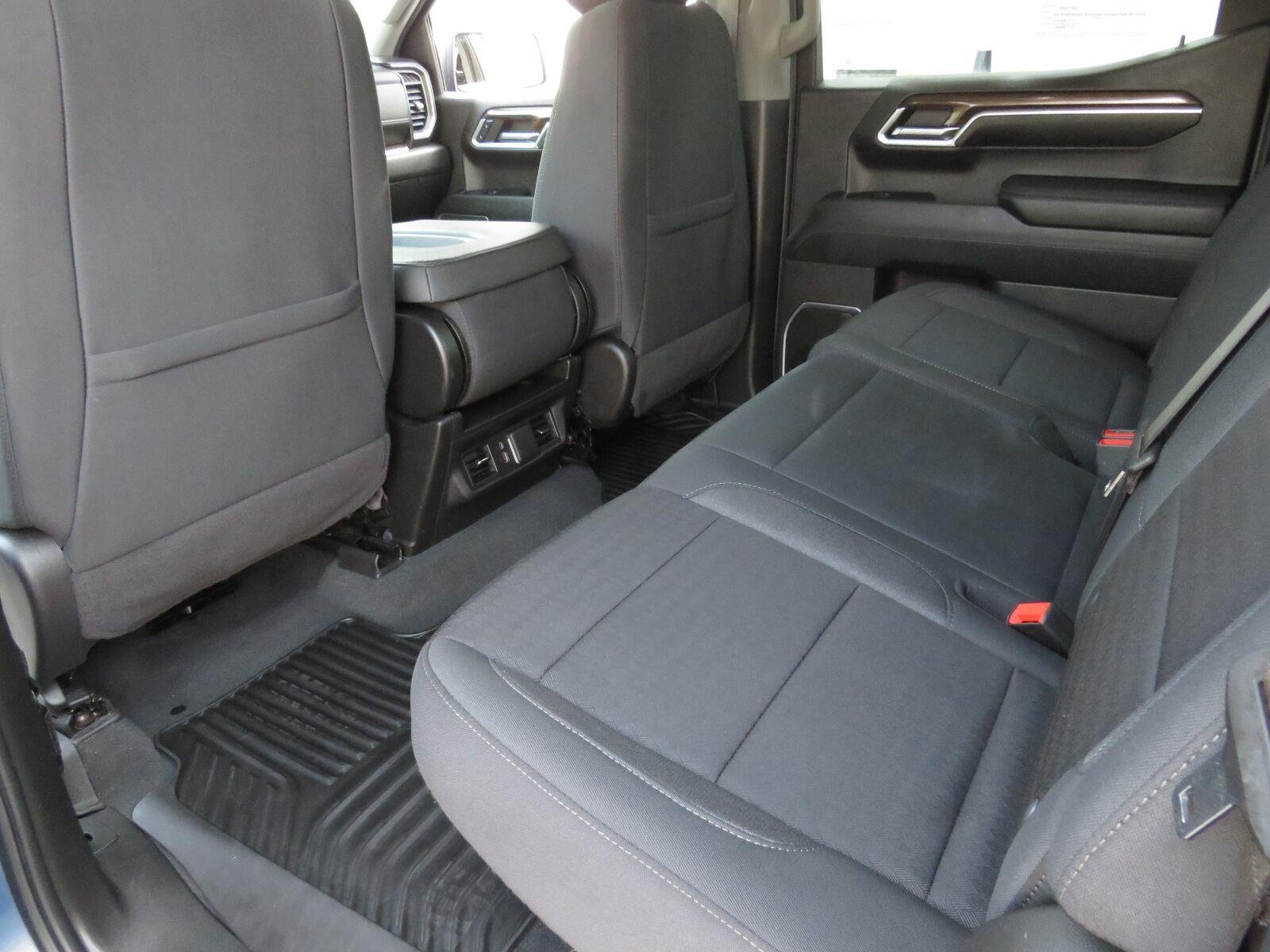 Used 2024 Lakeshore Blue Metallic Chevrolet LT image 26