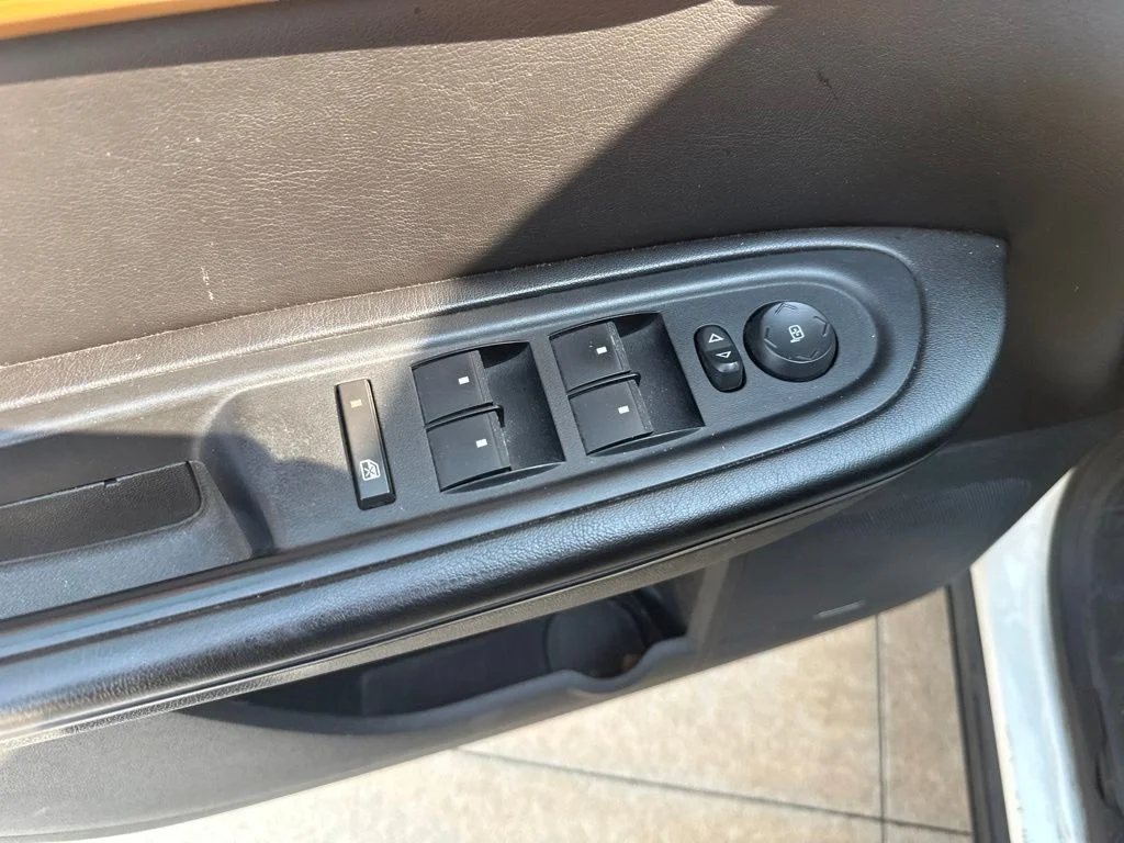 Used 2014 White Chevrolet 2LT image 7