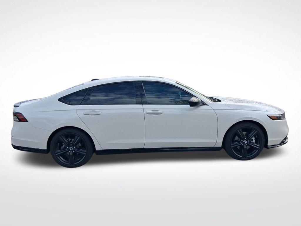 Used 2025  Honda Sport-L image 4