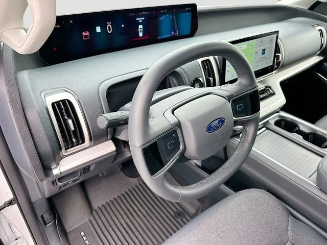 New 2026 Oxford White Ford Active image 6