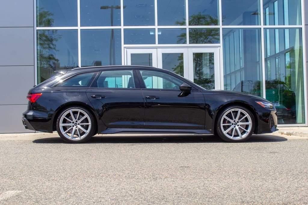 Used 2024 Mythos Black Metallic Audi 4.0T image 4