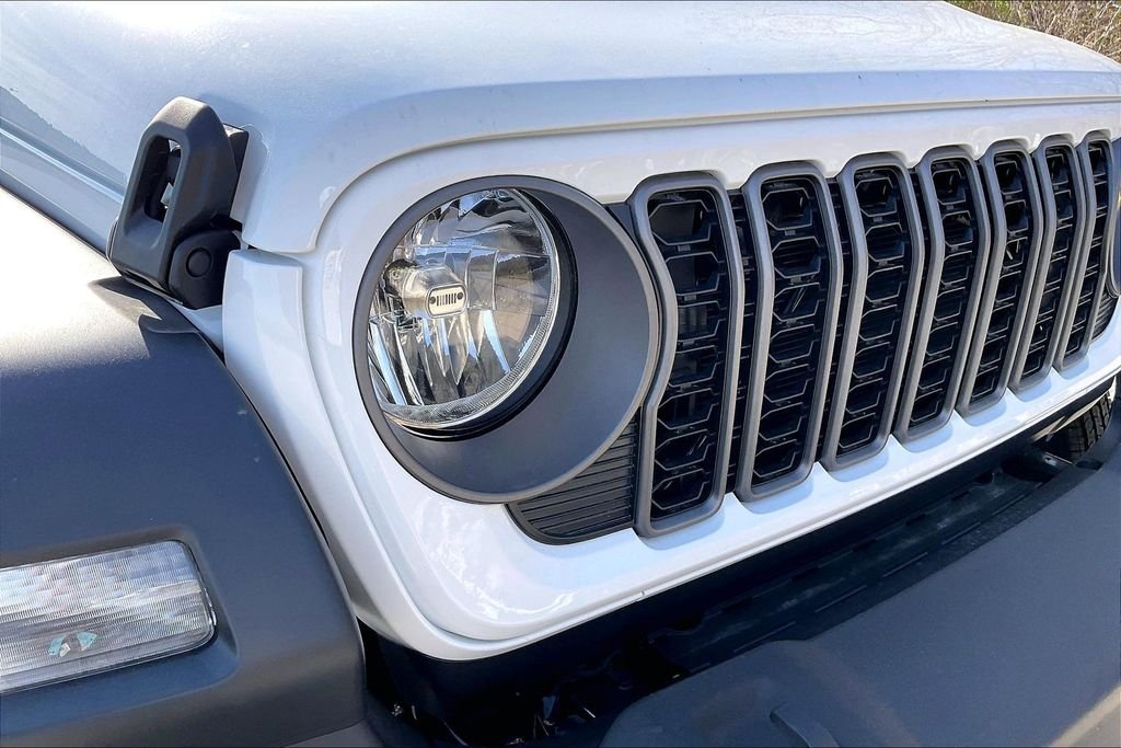 New 2026 Jeep Wrangler Sport 4D Sport Utility