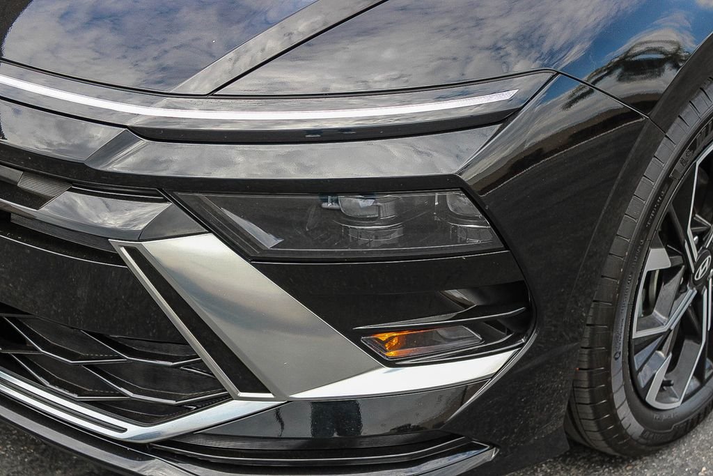 Certified Used 2025 Black Hyundai SEL image 4