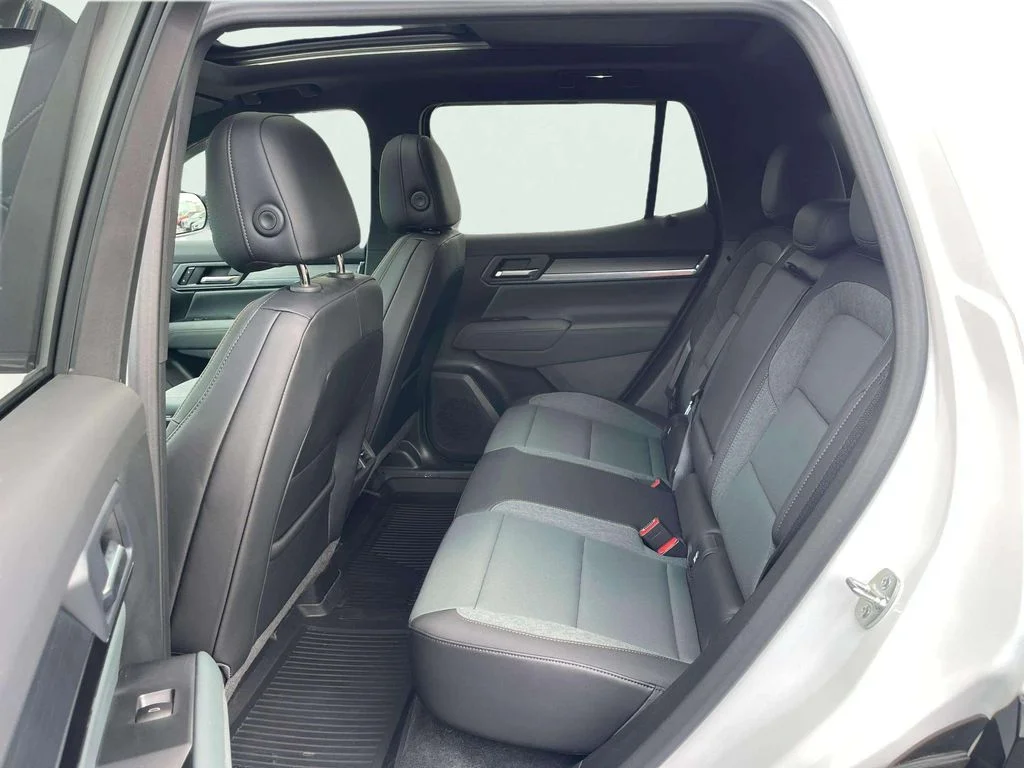 Used 2026 Summit White GMC AT4 image 28