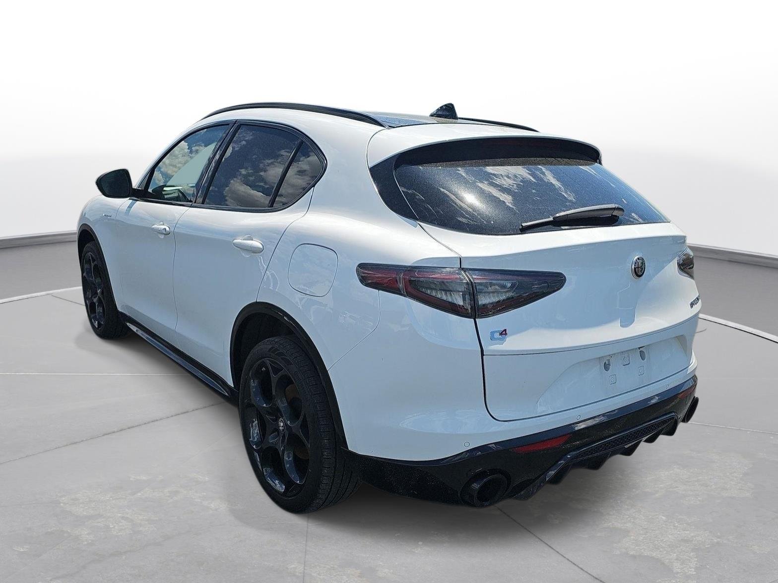 Used 2024 Alfa White Alfa Romeo Veloce image 8