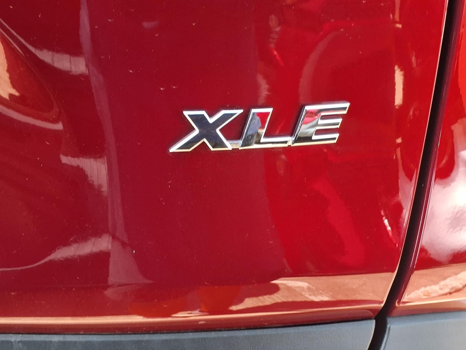 Certified Used 2025 Pearl Toyota XLE image 9