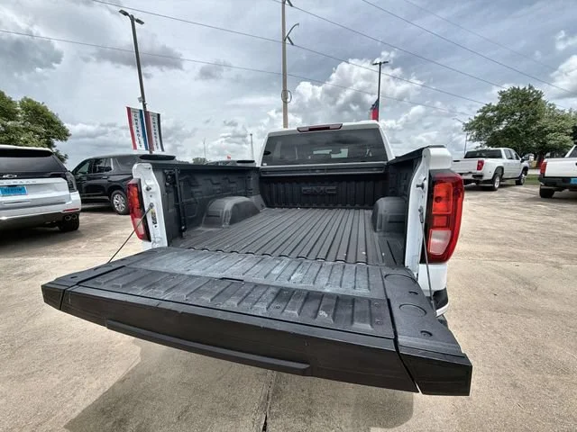 Used 2024 Summit White GMC Elevation image 25