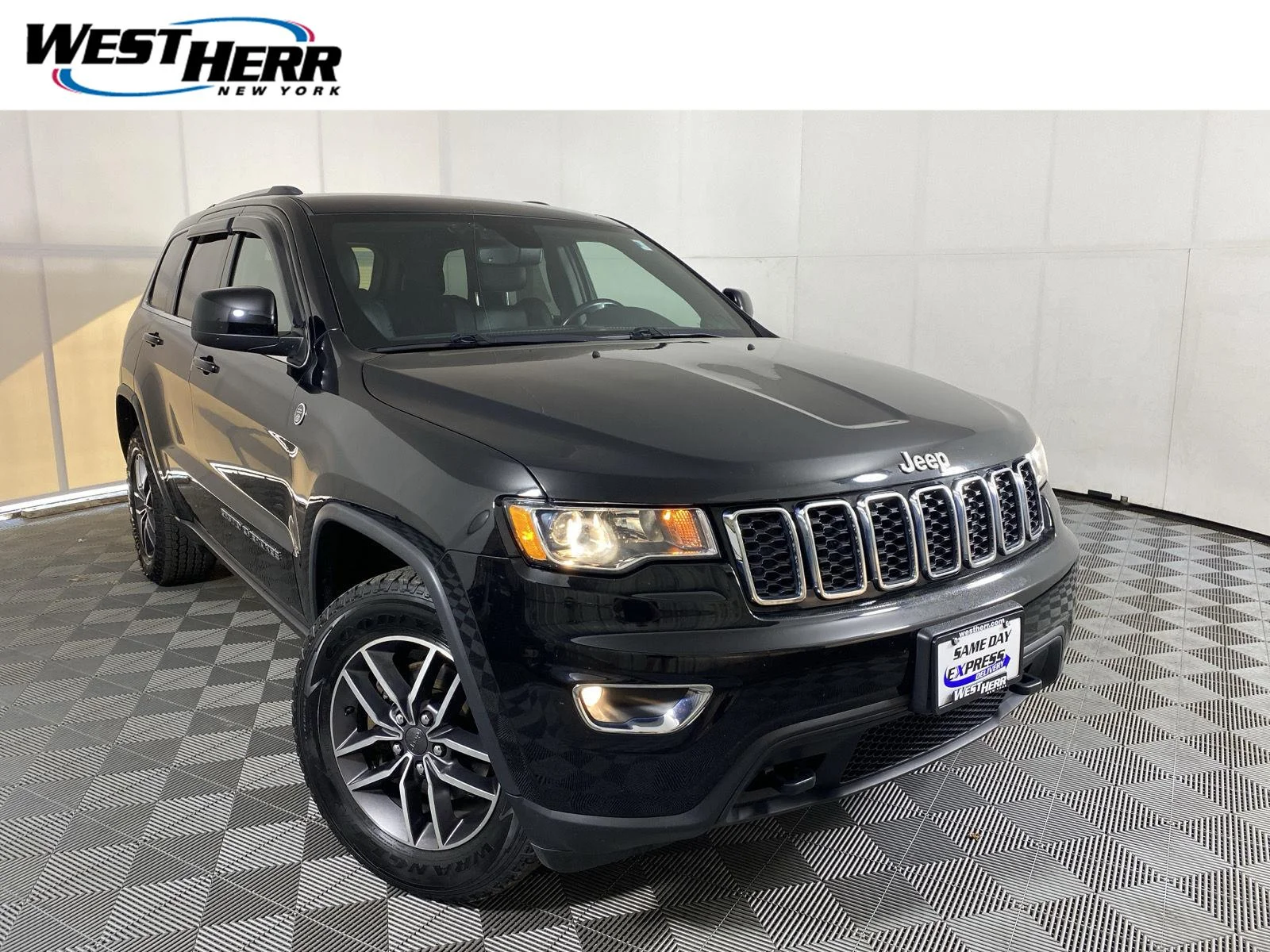 Used 2020 Diamond Black Crystal Pearlcoat Jeep North image 1