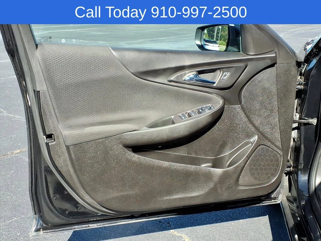 Used 2025 Mosaic Black Metallic Chevrolet 1LT image 17