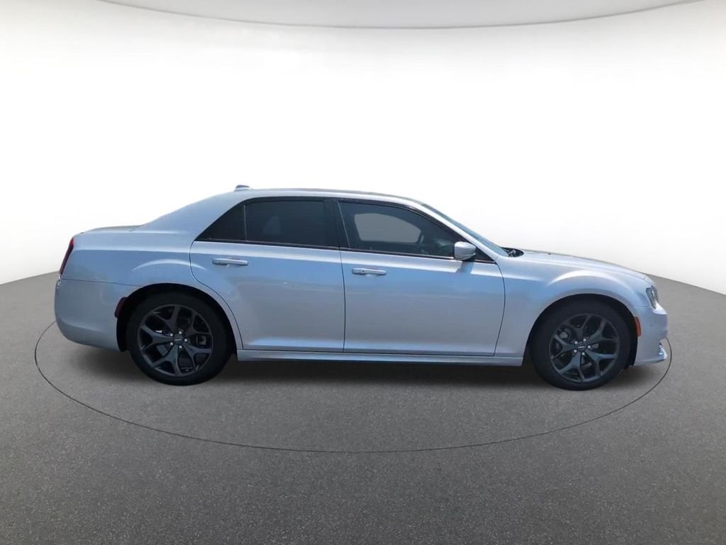 Certified Used 2022 Silver Mist Clearcoat Chrysler Touring image 5