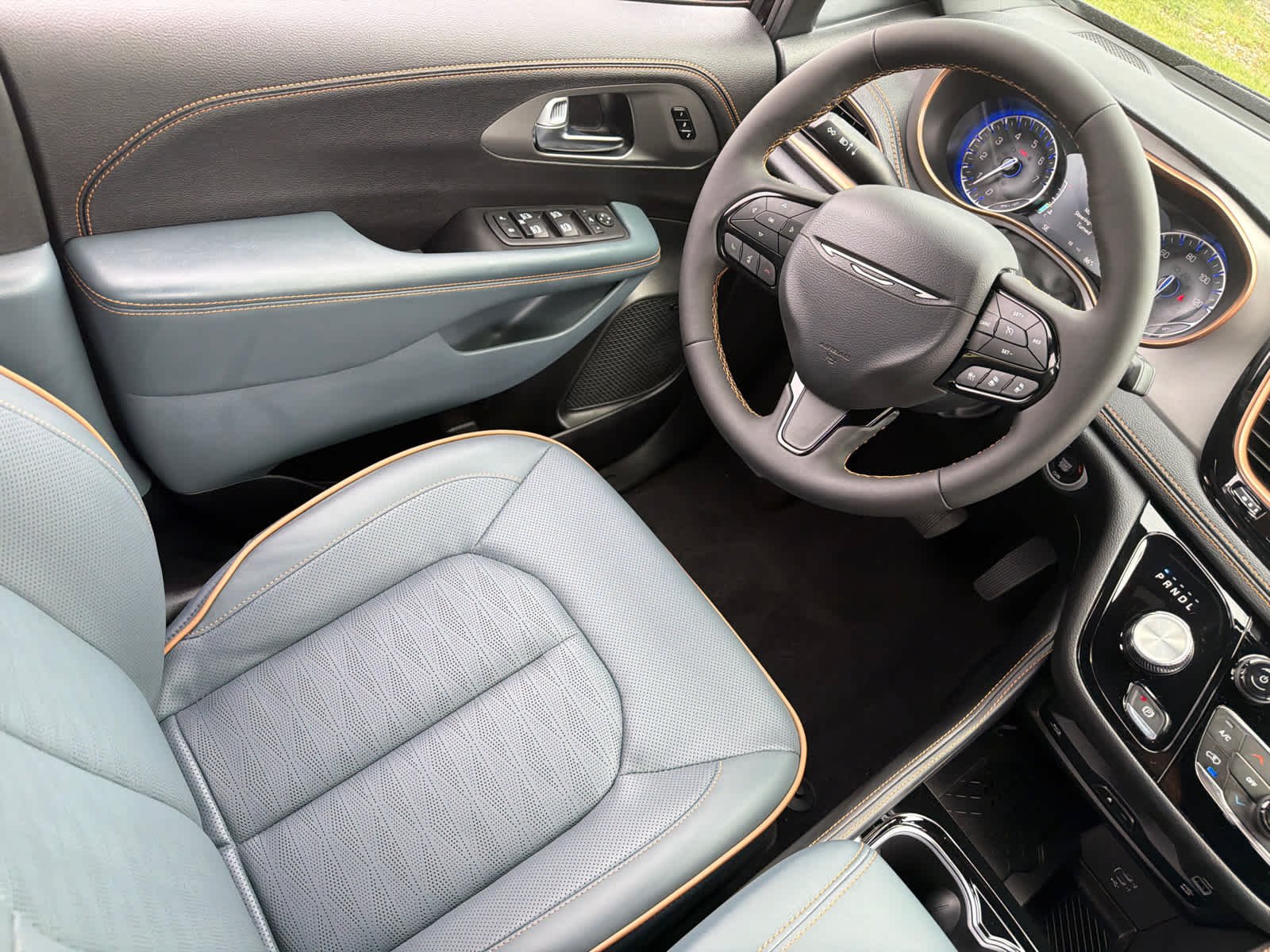 New 2027 Diamond Black Crystal Pearlcoat Chrysler Pinnacle image 19