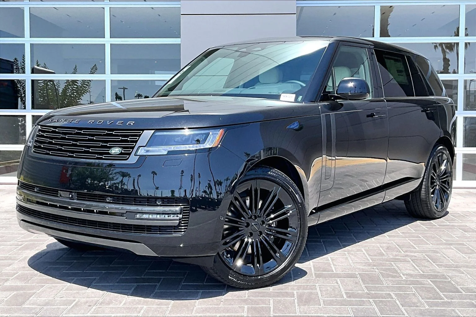 2026 Land Rover Range Rover 3.0 SE LWB 7's photo