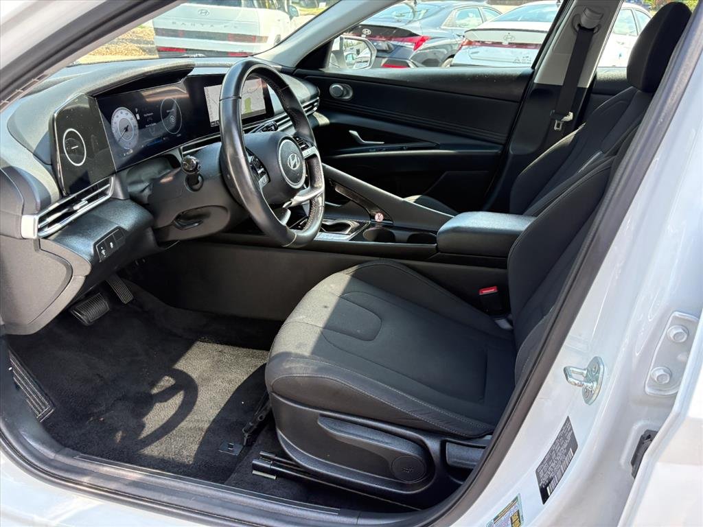 2025 Hyundai Elantra SEL - Photo 16