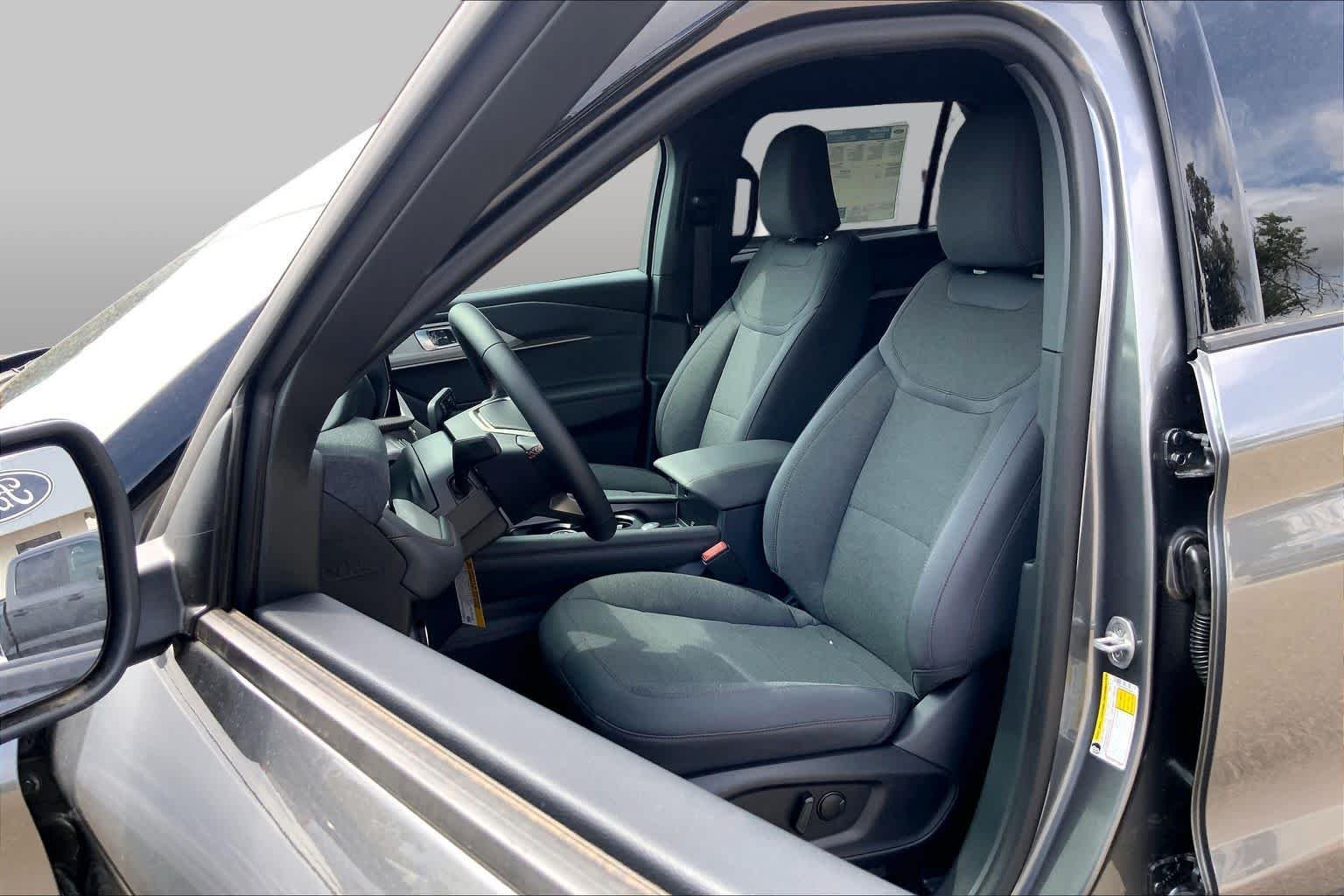 New 2027 Carbonized Gray Metallic Ford Active image 9
