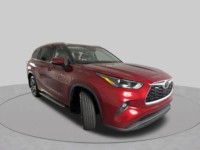 Used 2022 Red Toyota XLE image 4