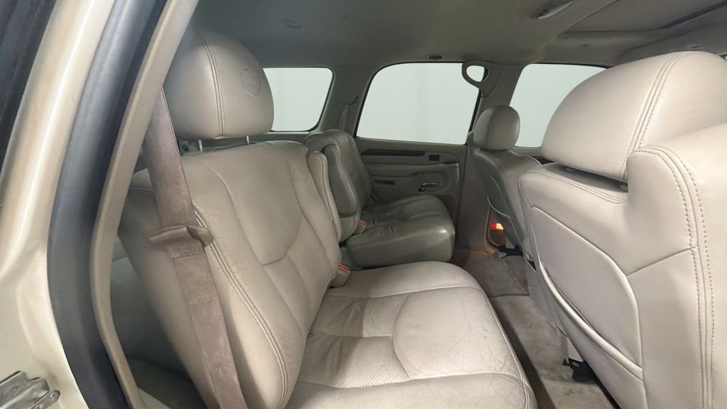 Used 2004 White Cadillac Base image 14