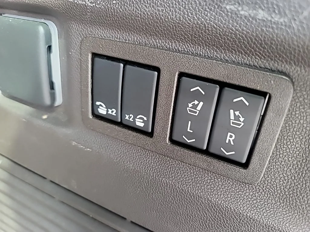 Used 2022 Gray Chevrolet Z71 image 12