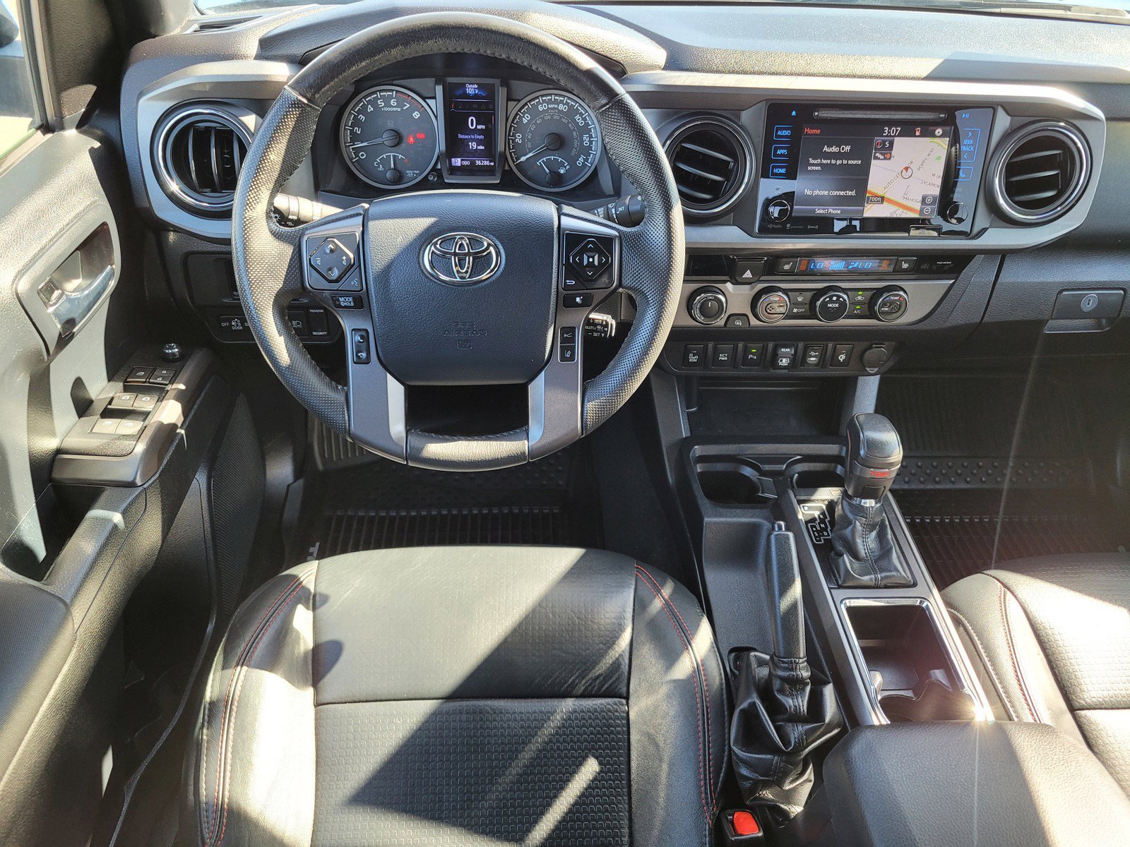 Used 2018  Toyota  image 13