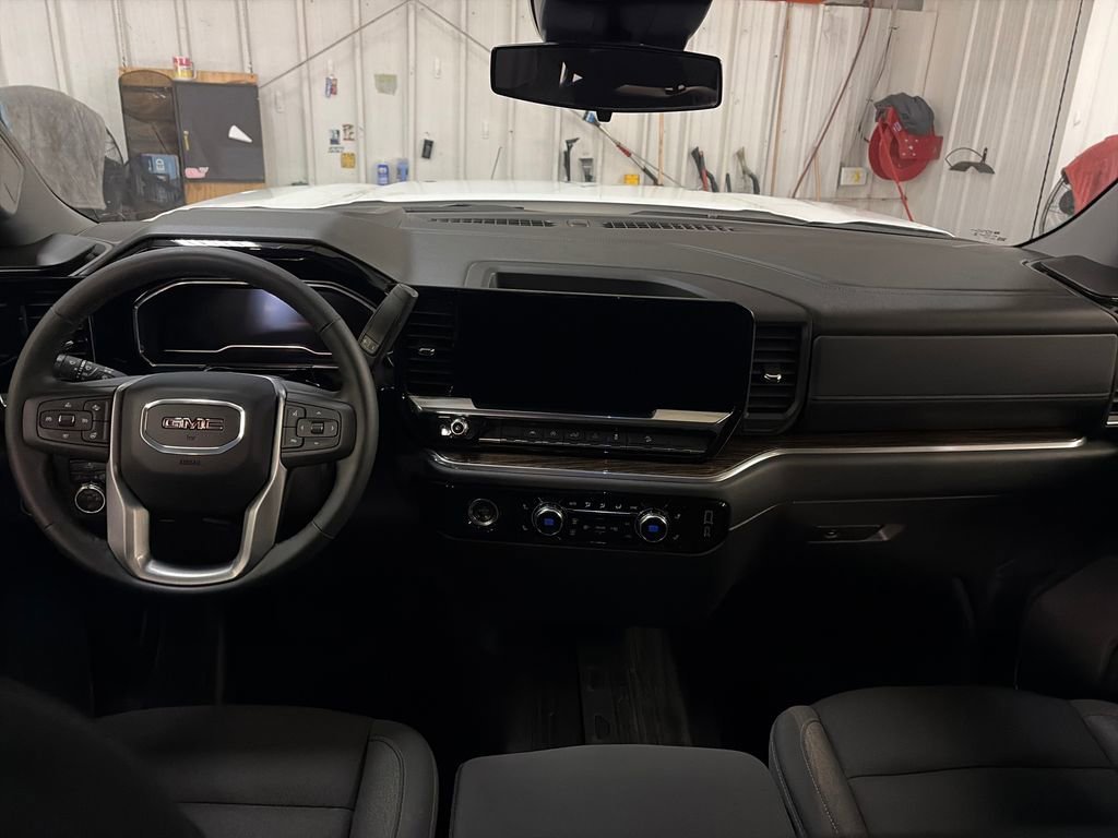 Used 2024 Summit White GMC Elevation image 18