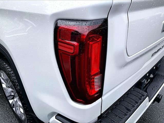 Used 2023 White GMC Denali image 33