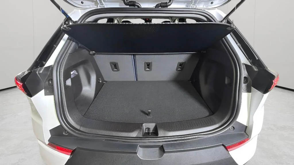 Used 2023 Summit White Chevrolet Premier image 28