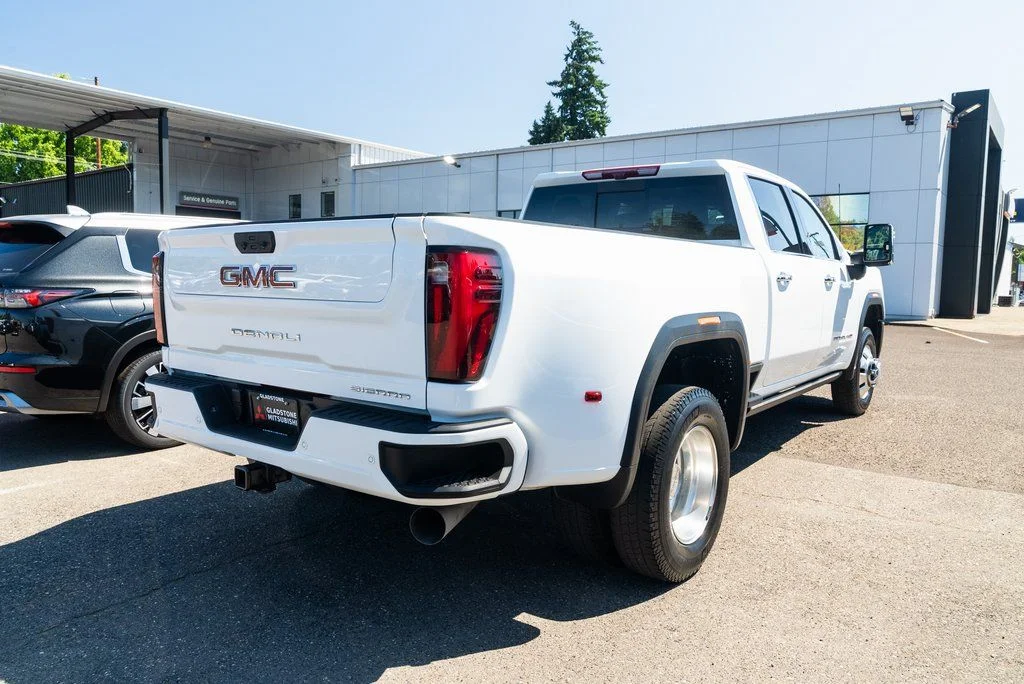 Used 2025 White GMC Denali image 6