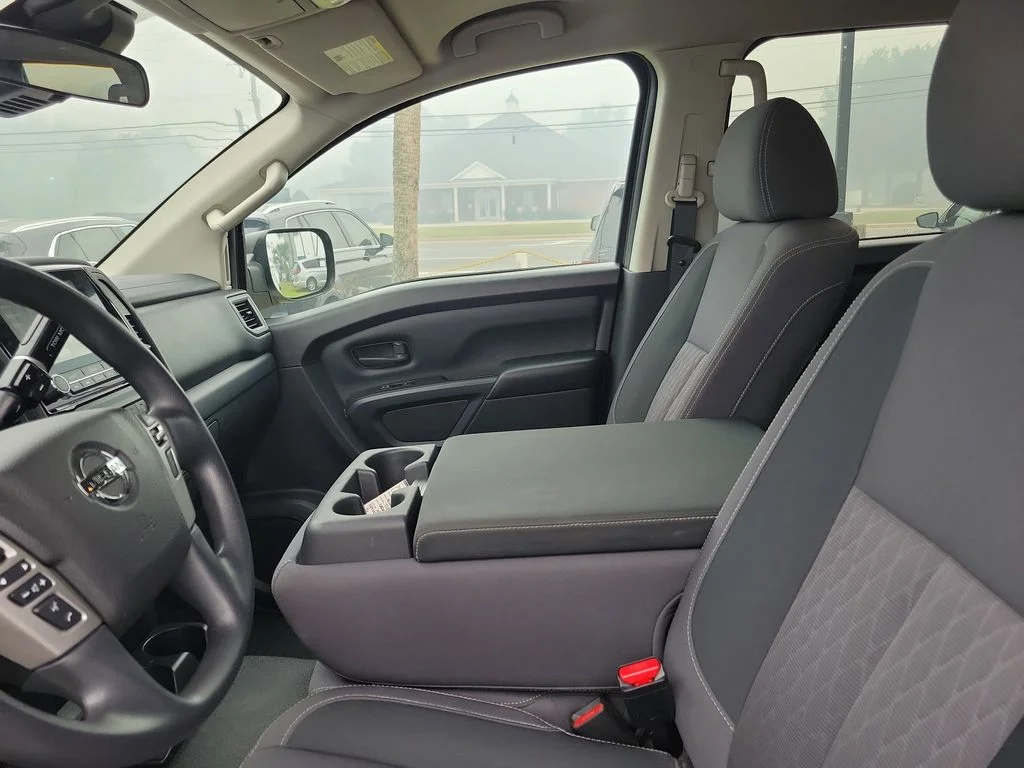 Used 2022 Glacier White Nissan S image 13