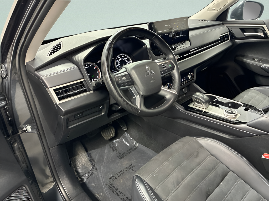 Used 2025  Mitsubishi SE image 20
