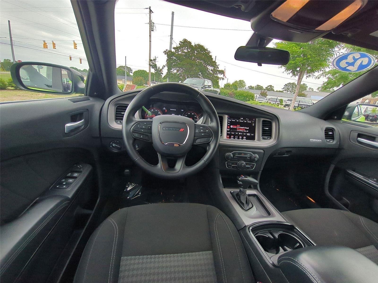 Used 2023 Sublime Metallic Clearcoat Dodge SXT image 32