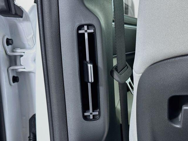 New 2027 White Hyundai SE FWD image 31