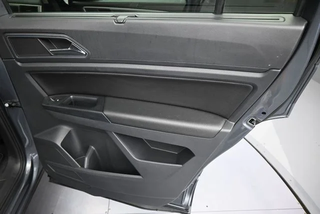 Used 2019 Gray Volkswagen 3.6L V6 SE image 12