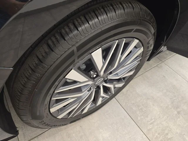 Used 2025 Super Black Clearcoat Nissan 2.5 SV image 35