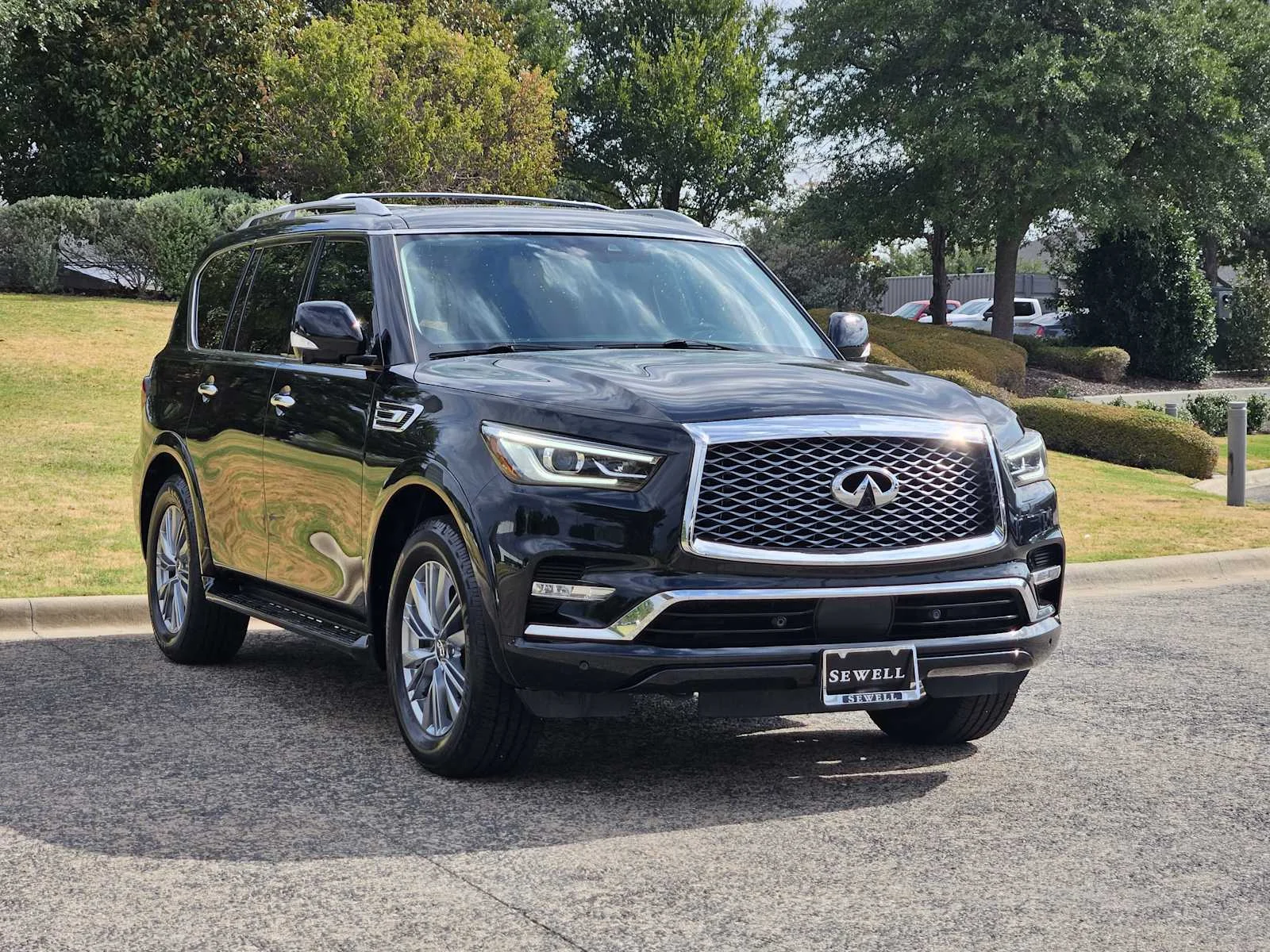 Used 2021 Black Obsidian INFINITI LUXE image 4