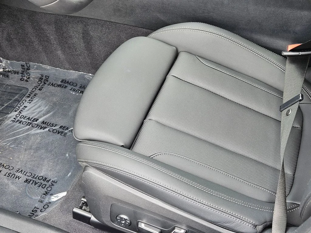 Used 2025 Mineral White Metallic BMW M50 image 36