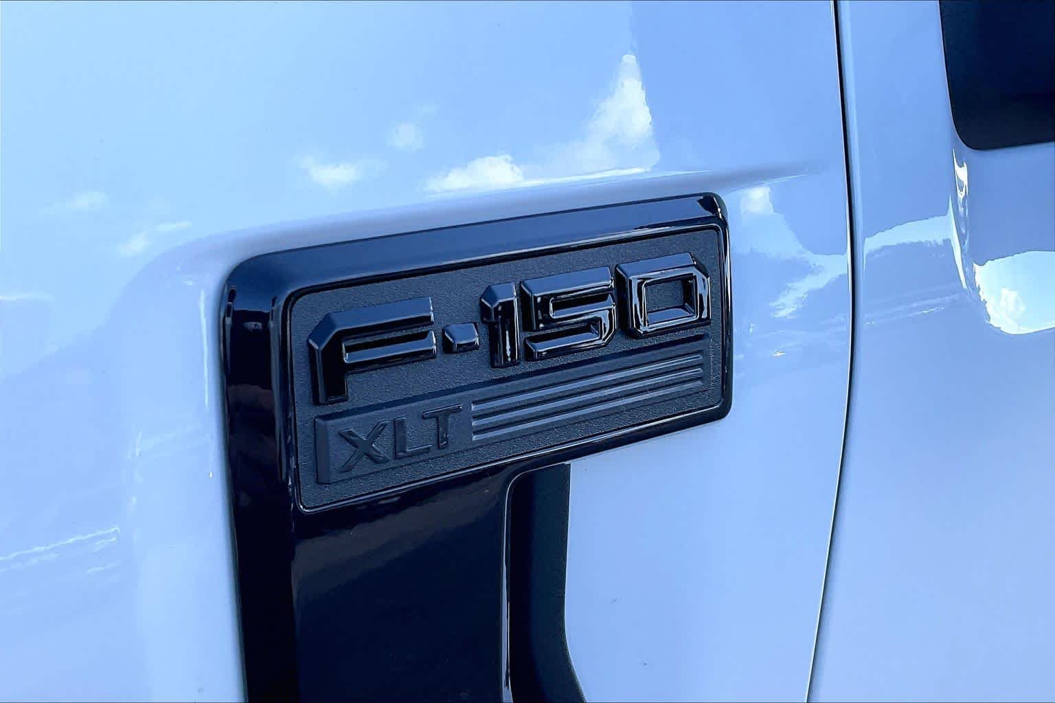 New 2026 Oxford White Ford XLT image 15