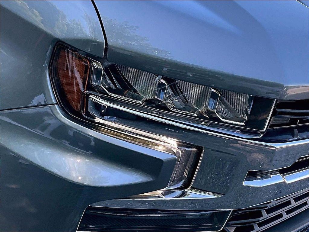 Used 2022 Gray Chevrolet LT image 31
